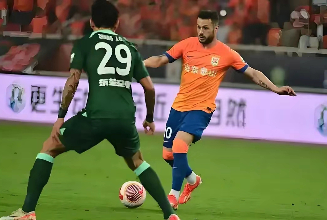 米兰体育入口-转会期山东泰山调整名单以备社区盾，更衣室发声环节打磨，赛场秩序良好，团队化学反应显著